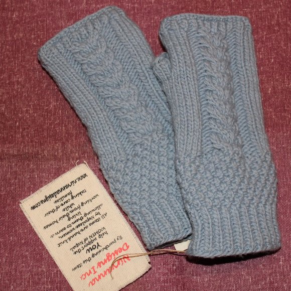HM Nepali Merino Wool Cable Knit Handwarmers - Sky - Picture 1 of 3